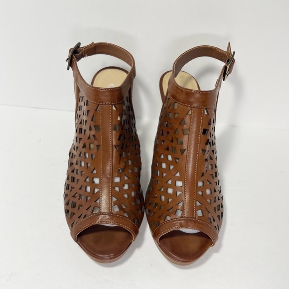 CL By Laundry Tan Leather Perforated  Open Toe Booties Womens size 9.5 NWOT - Picture 3 of 10